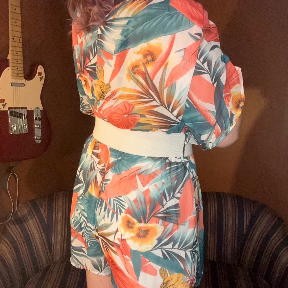 Miss Avenue tropical floral belted romper - Picture 3 of 5